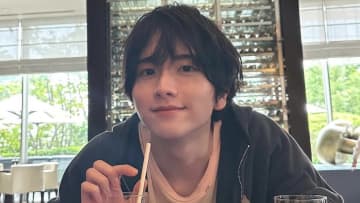 「3枚目に心臓えぐられた」板垣李光人 彼氏感たっぷりの激メロ姿を披露！かわいいとセクシーのギャップに「これは恋だ…好きいいいいい！」