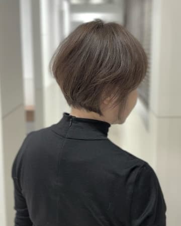 もう白髪に悩まない！【40・50代】白髪を活かす「くすみカラー」で素敵にイメチェン♡