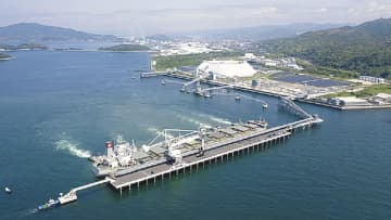 徳山下松港（山口県）に国内最深１９ｍの公共桟橋が完成／中国整備局らが記念式典開く