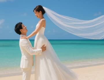 ハワイの結婚式でまさかの負傷！花嫁お姫様抱っこで股関節が……車椅子で帰国した男性