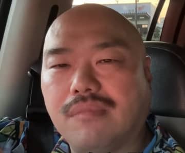「禁断の質問しすぎ…」クロちゃんの"謎多き美人"YouTubeスタッフが話題に　クロちゃんの無茶ぶり質問にクール対応