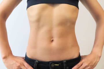 女性が腹筋を割るための完全ガイド｜効果的な方法と最短アプローチを解説
