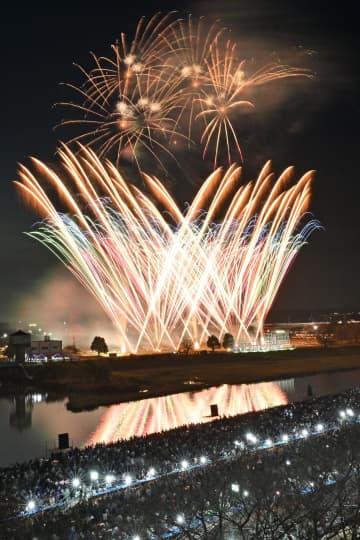 土浦花火、11月1日開催　実行委　有料席値上げも決定　茨城