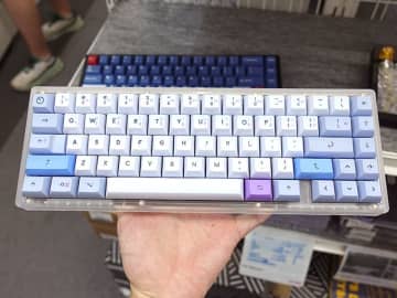 半透明樹脂ケースが特徴の65%キーボード自作キット「SW Eave65」