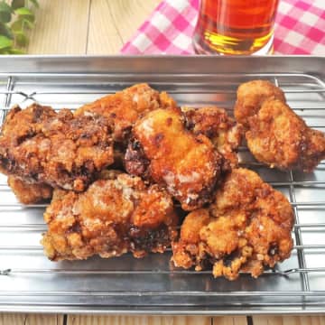 【唐揚げの下味はあの調味料だけ！】しょうゆ？にんにく？いえいえ、違います！一瞬で「お店の唐揚げ」の味になる裏技レシピ