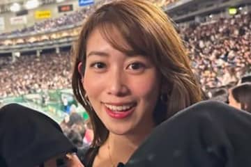 「スタイル抜群」元NHKアナの“ピタピタ”ワンピにネット注目　「アスリートの足」の声も