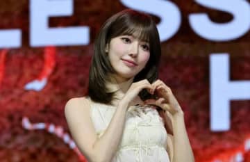 LE SSERAFIM・宮脇咲良、ミャクミャクのカチューシャつけて万博を堪能「大阪おったん！？」と反響続々