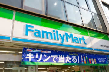 ファミマ、ファミチキ新商品を発売。隠し味は「ごま油とニンニク」、食欲そそる一品に。5月27日から