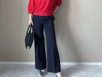 え、穿くだけでいいの？ユニクロの“神パンツ”で即・脚長が叶うスマートフレアパンツ