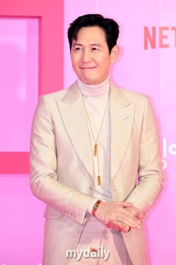 “イ・ジョンジェが取締役”アーティストスタジオ、英・制作会社とタッグ！K-POPアイドルの裏側を映画化