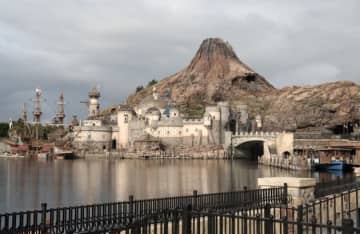 東京ディズニーシーでの“特別体験”が話題に。担当者とパーク巡る企画がファンにブッ刺さる「これは行きたい」