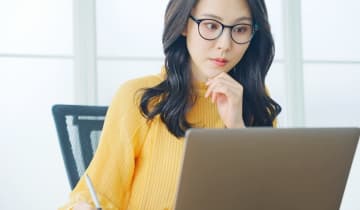 現在、正社員として働いていますが、大学に入って勉強をしたいです。「大学生」になったらその期間は「年金保険料」は免除されますか？
