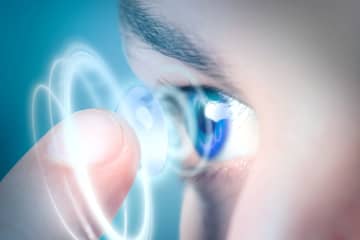 ネコよりも暗いところが見える？ 赤外線視覚コンタクトレンズを科学者が開発
