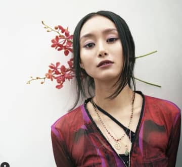 「どちら様かと…」忽那汐里、"激変"黒髪×眼鏡姿にファン驚きの声　ハリウッド大作出演後も変わらぬ美貌