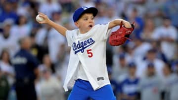 未来のメジャーリーグを担う逸材登場！？フリーマンの長男・チャーリーくんが母のインスタで優勝報告　少年野球の大会でトロフィー掲げる