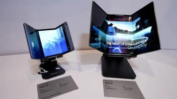 サムスンの次期三つ折りスマホ、日本には当分来ない!?