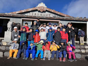 富士山で「自信」と「達成感」を育む夏、小中学生対象の2泊3日チャレンジツアーを開催