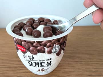 SNSで大バズり中！セブン新商品「クリーミーヨーグルトボール」がほどよい酸味でおいしい♪