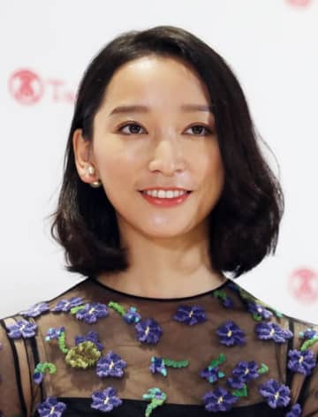 杏、愛犬にそっくりなフィンランド土産を披露→「似すぎてびっくり」「シンクロしてますね」