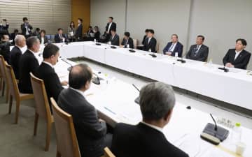地方創生「骨太」の柱　首相、6団体に協力要請