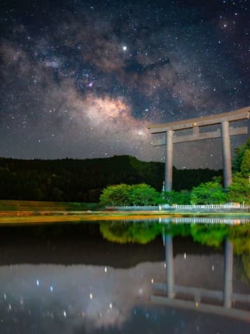 大斎原の天と地で輝く星が美しい　夏のはじまり告げる神秘的絶景