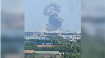 化学工場で大爆発、当局が救助活動開始　中国東部