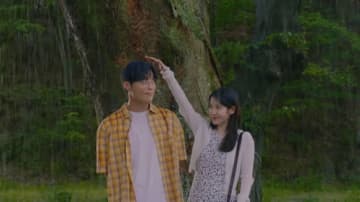 IU、タイトル曲「Never Ending Story」MV公開…映画「八月のクリスマス」をオマージュ