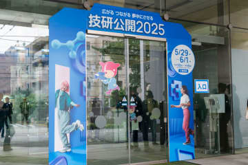 30K360度カメラ&半球スクリーンで没入映像体験。NHK技研公開