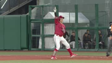 【広島】小園海斗が新井監督ともハイタッチ　“15打席ぶり”の安打が先制の2点タイムリー