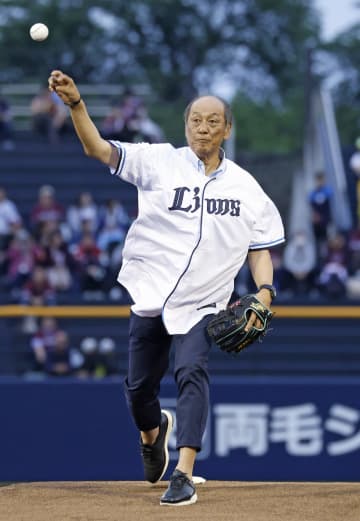 地元のマウンドで「変な緊張感」　元西武、渡辺久信さんが始球式
