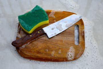 まな板の寿命を縮めるNG行為８選　知らないとすぐ買い替えに！