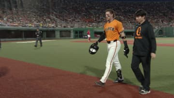 【巨人】4番キャベッジにアクシデント発生か　タイムリー打った直後に自ら代走要求するジェスチャー　若林楽人と交代