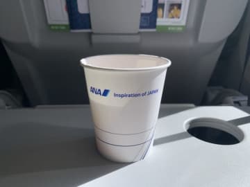 何度でも使えます！“継ぎ目”しっかり再現「ANAの機内紙コップ」が陶器で登場