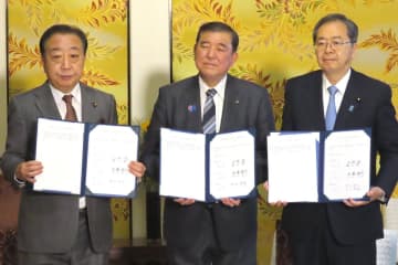 自民、公明、立憲が党首会談〝基礎年金底上げ〟で正式合意　石破首相「早期成立に努力していきたい」