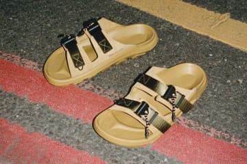 ビルケンシュトック×マハリシのアウトドアサンダル、“ミリタリー”テイストのバックル付きストラップ