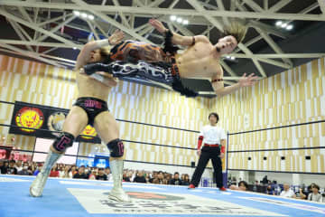 【新日本・ＢＯＳＪ】藤田晃生がＡブロック１位！　５勝４敗で５人が並ぶ大混戦突破＆最年少Ｖに王手