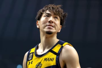 「あまりにも主人公すぎる」前半０得点→第４Qだけで14得点と“覚醒”！ 大逆転V決めた比江島慎にファン大興奮「あの３Pは痺れた」【Bリーグ】