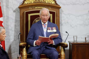 英国王、対米でカナダ鼓舞　「貿易戦争生き抜く」