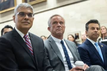 米政権、コロナワクチン接種方針を転換　健康な子どもや妊婦には推奨せず