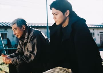 眞栄田郷敦、舘ひろし主演『港のひかり』出演決定！　「すごく気合いの⼊る現場でした」