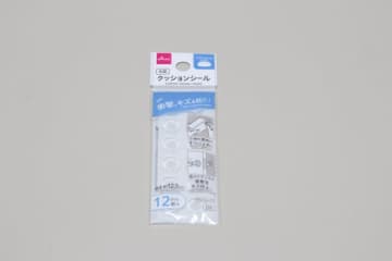 ダイソーについに平らなタイプ出たよ～！「安定感が増した！」いろいろな用途に使えるシール