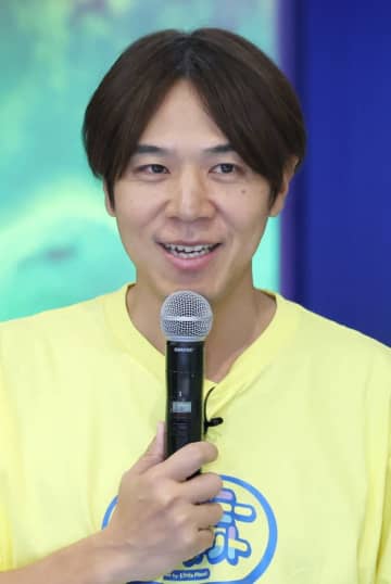 「センス良すぎ」ロッチ・コカドの手作り海パンに絶賛の声→「プロですね」「オシャレすぎ」大御所お笑いコンビにプレゼント