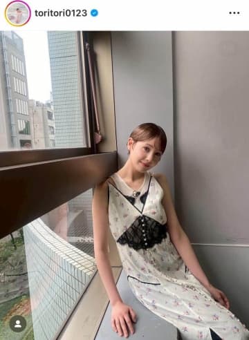 「美男美女すぎ」トリンドル玲奈＆山本直寛夫妻、頬よせラブラブ密着2ショ　「初めての夫婦でのお仕事」