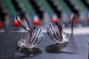 e☆イヤホン、Ultimate Earsのイヤモニ「UE RR＋ PRO」の取り扱いを開始。カスタム／セミカスタム／ユニバーサルを展開