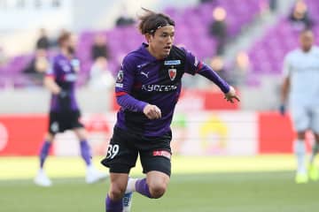 京都MFの一発退場は「危険」　2試合出場&罰金…足裏タックルは「著しく不正なプレー」