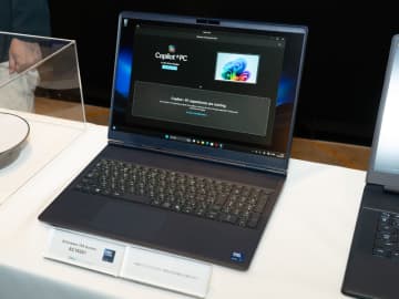 デル、GeForce RTX 5070搭載の16型ミドルレンジゲーミングPC「Alienware 16X Aurora」
