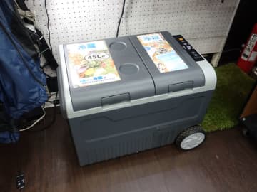 サンコーのキャスター付き車載用冷凍冷蔵庫が2製品、18Lと2ドア45Lモデル