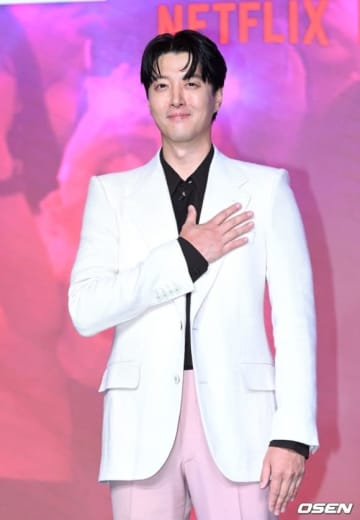 イ・ドンゴン、美人女性とデート？熱愛説が浮上…離婚から約5年