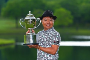 海外シニアメジャー帰りの片山晋呉が連覇狙う マークセンは2連勝なるか