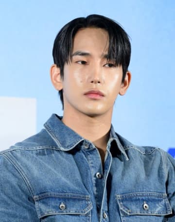 『脱出おひとり島』での“ベッド添い寝”が話題に…UDT出身ユク・ジュンソ、俳優業に本気宣言！